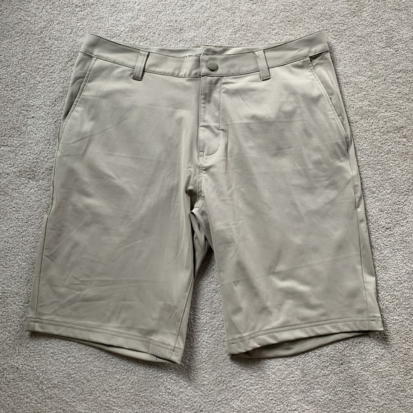 Rhone Shorts Mens 34 Commuter 11" Khaki Flat Front Golf Performance Chino - Picture 1 of 9